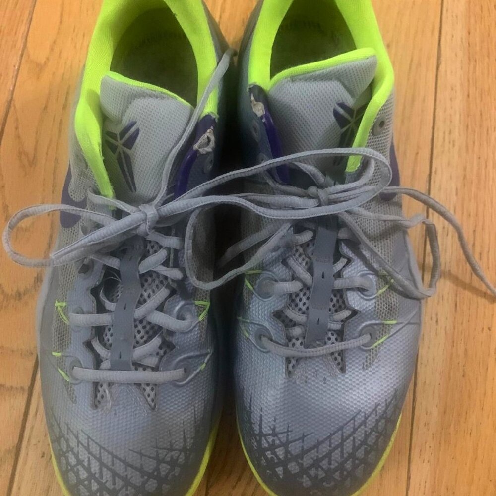 Kobe Bryant-Nike Zoom lowcut basketball shoes- 24-- size 10